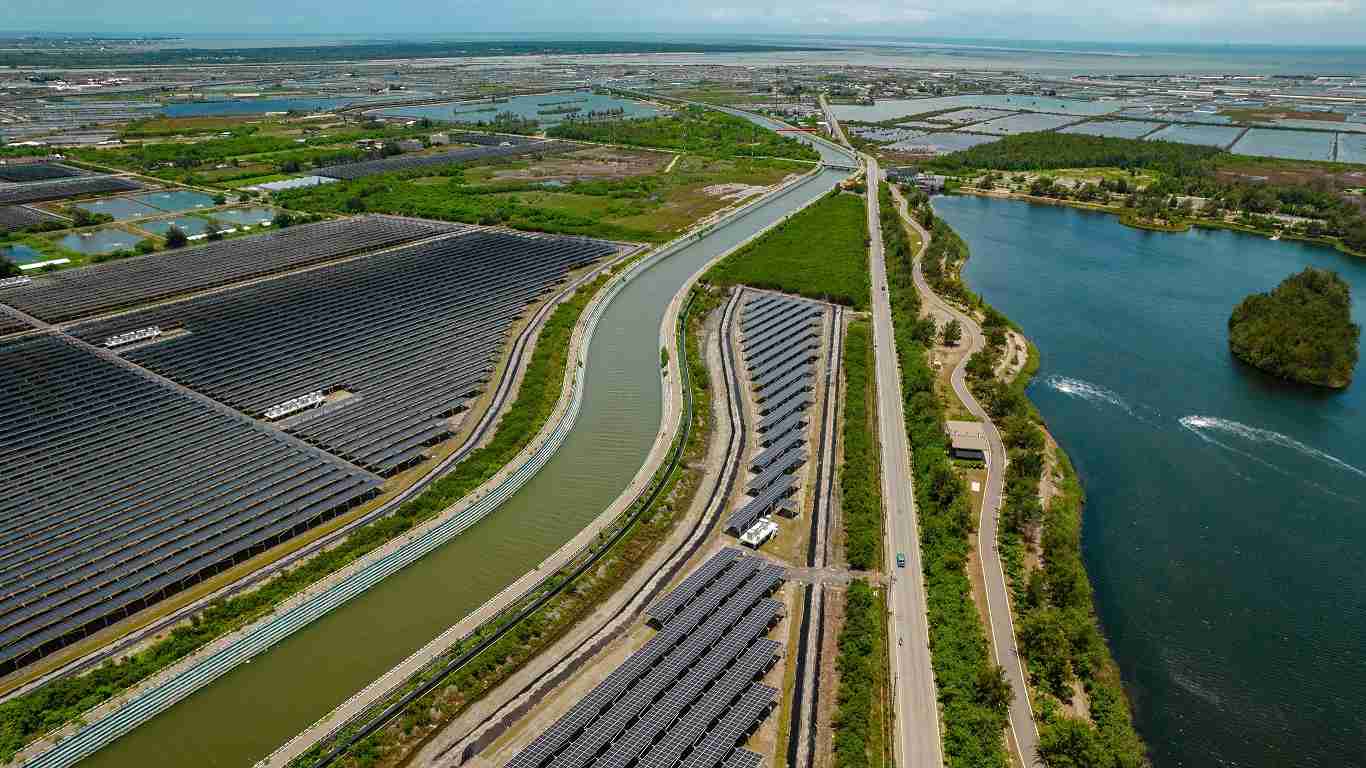 NG大舞台能源事业提供智慧能源管理、、、、太阳能监控管理、、全方位电厂建置及运维解决方案，，，，并拥有管理超过6000案场的经验